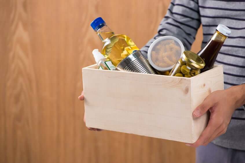 werkloos, uitkering, rondkomen, voedselbank, schaamte, waar doet ze het van, waar doen ze het van, inkomsten, verdienen, uitgaven, boodschappengeld, kasboekje, kasboek, besparen, sparen, porterenee, renee lamboo,